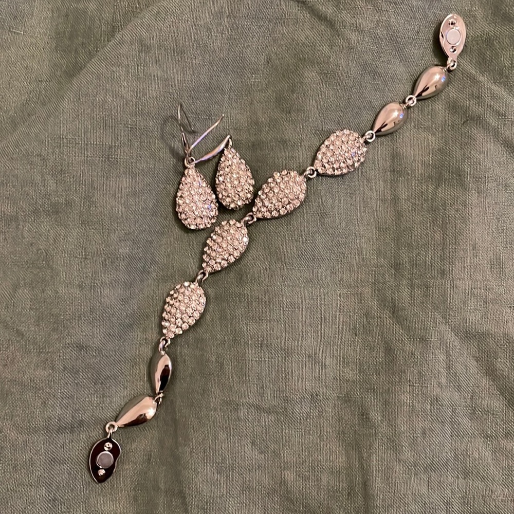 Matching Silver Rhinestone  drop earrings and bracelet